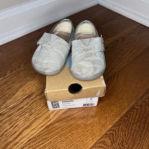 TOMS Silver Glimmer Classic Slip‎ On Shoes Toddler Size 4